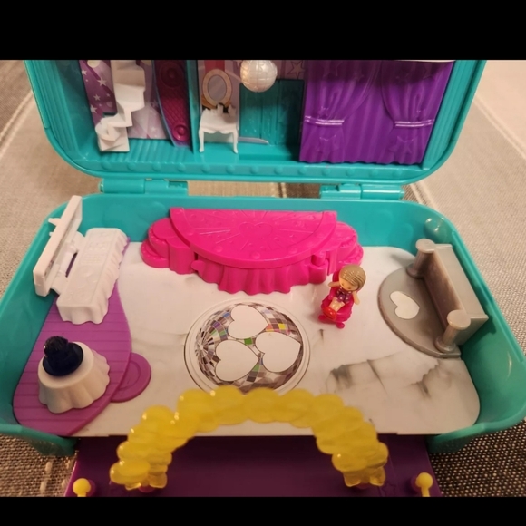 Polly Pocket 'Dance Par-Taay' Case Playset with Vintage Polly - Picture 3 of 16